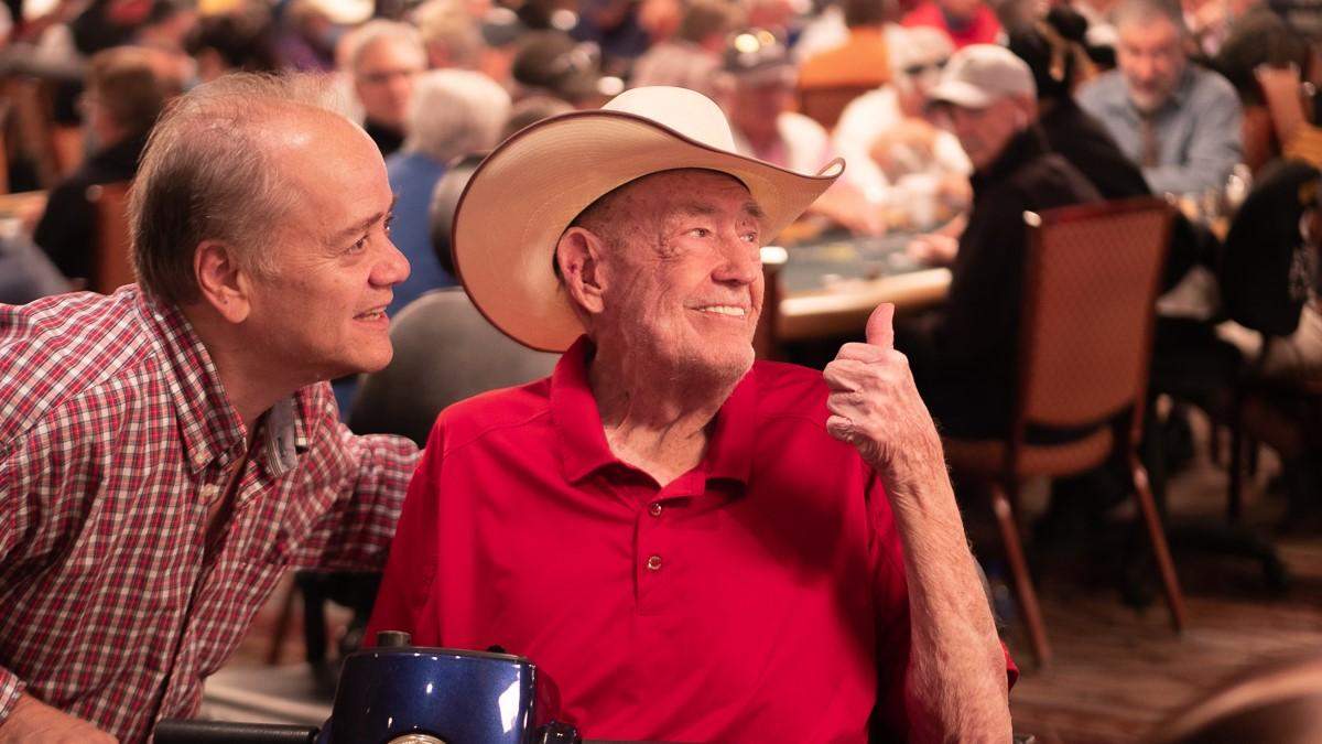Легенда у всій красі: 88-річний Дойл Брансон показав високий рівень гри на WSOP Main Event - Покер