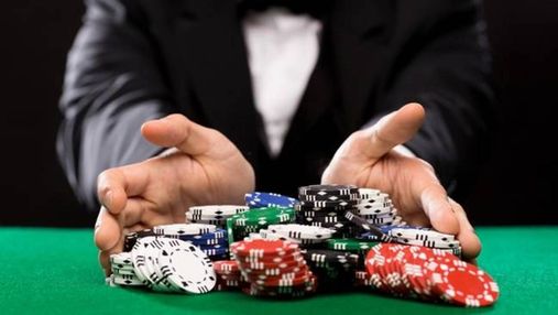 Математика покеру: як грати у турнірах із різними розмірами стеку