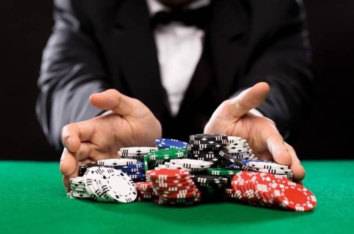 Математика покера: как играть в турнирах с различными размерами стека