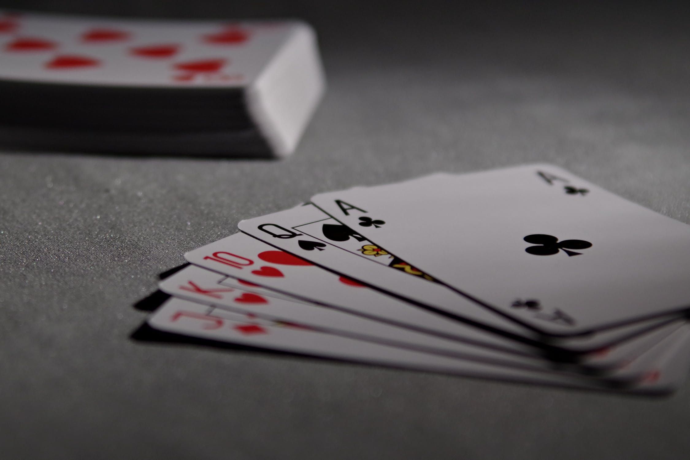 Как чувствовать себе профи за столом: словарь покера