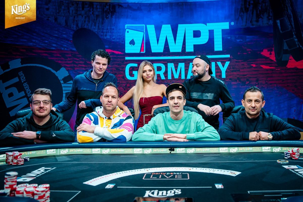 Чотири українці стали призерами світового покерного туру