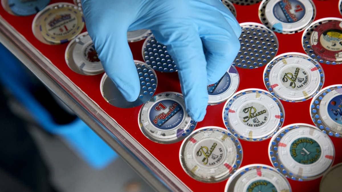 "Чистий" покер: хто відмиє покерне обладнання від коронавірусу