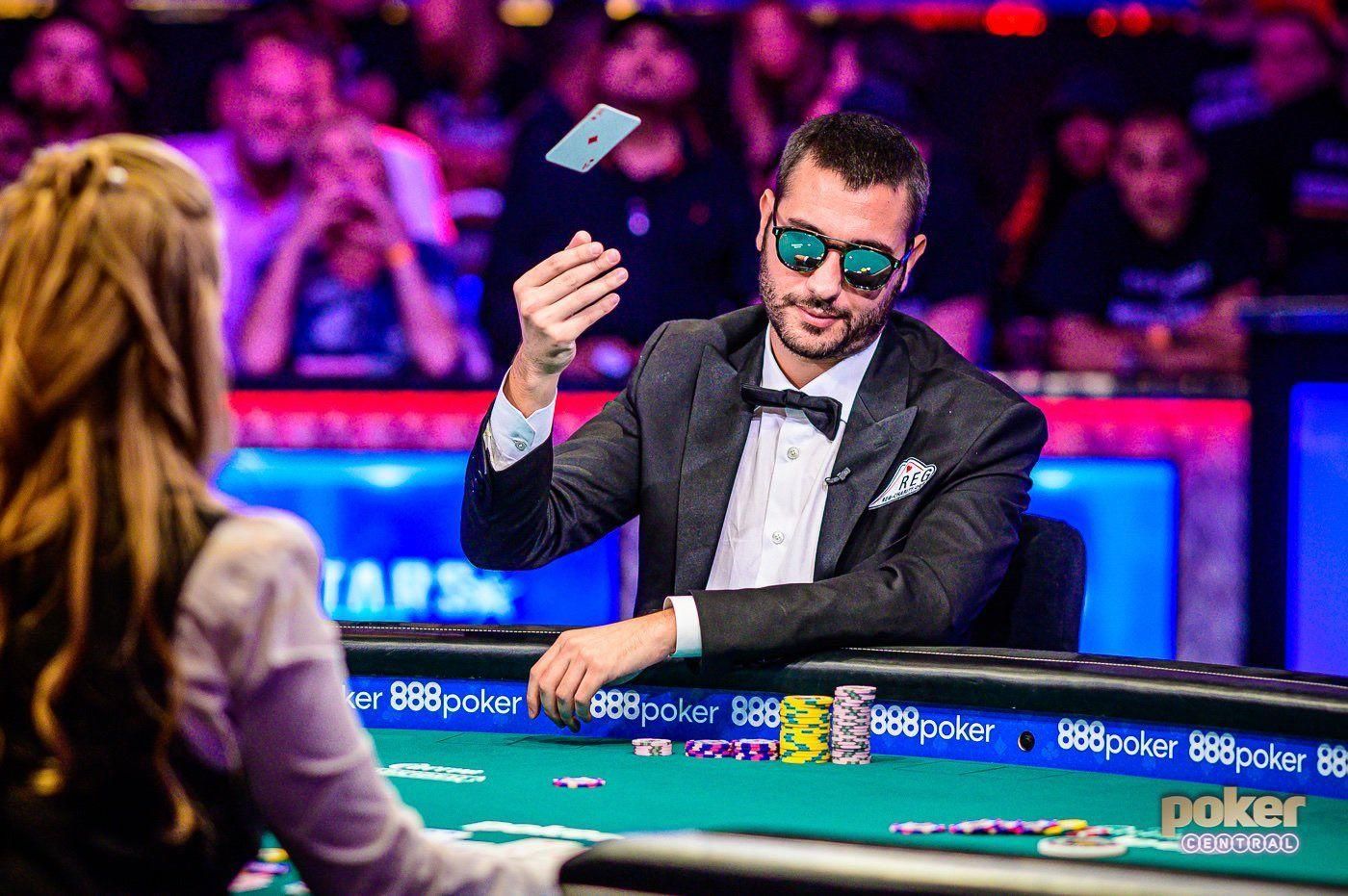 Брутальний італієць став героєм покерного фото року