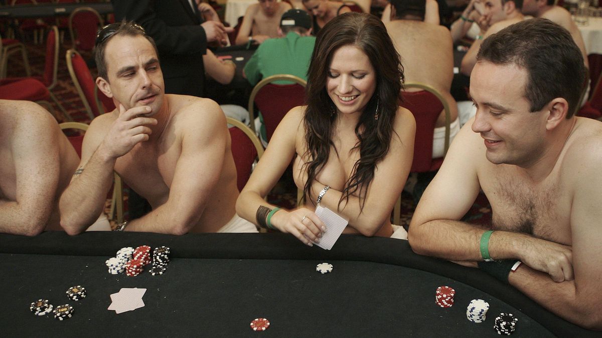 Игра на раздевание и 115 часов за столом: покер в Книге рекордов Гиннеса