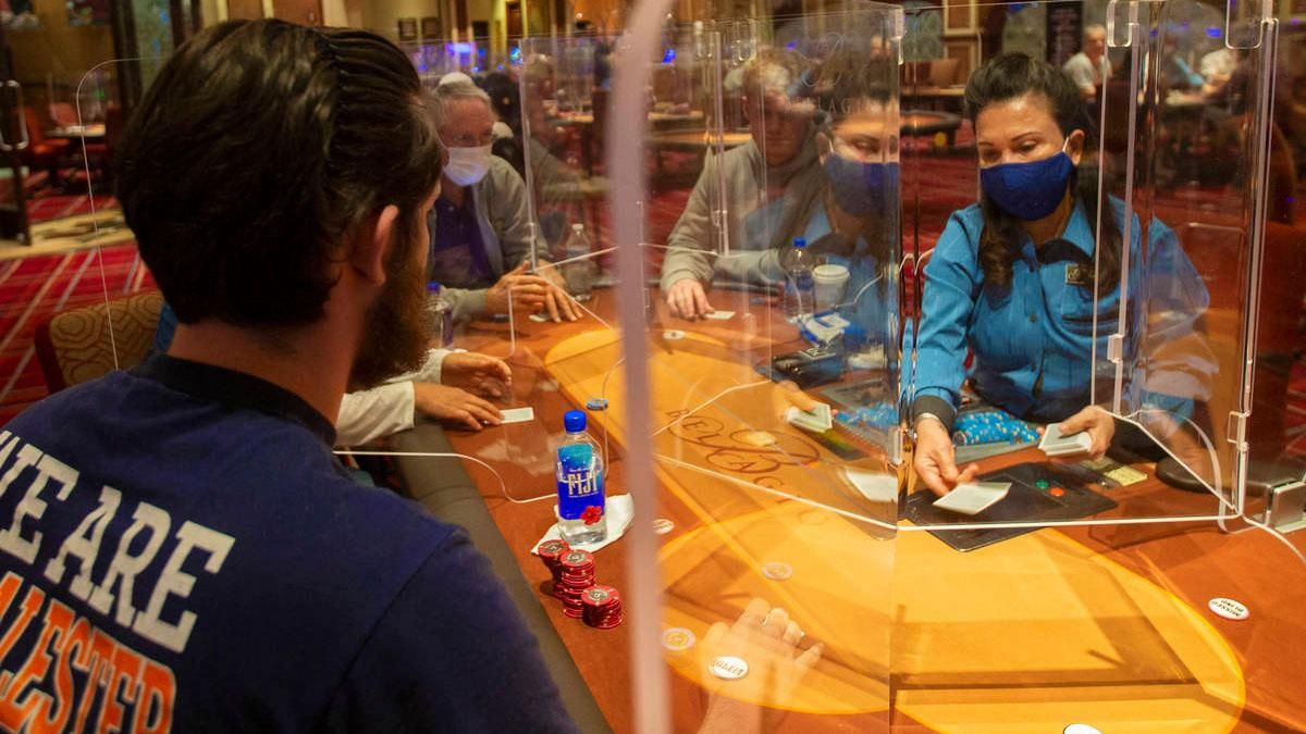 Лас-Вегас повертається до покерного життя, але небезпека не відступила