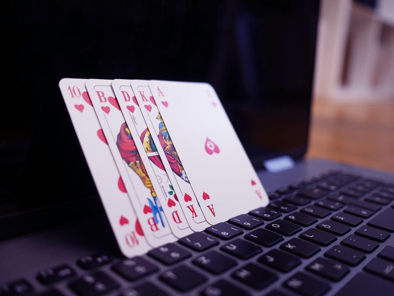 Як поводитися за покерним столом: правила етикету в онлайні