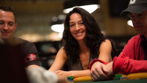 Зіркова телеведуча Кара Скот розповіла, хто надихнув її присвятити життя покеру