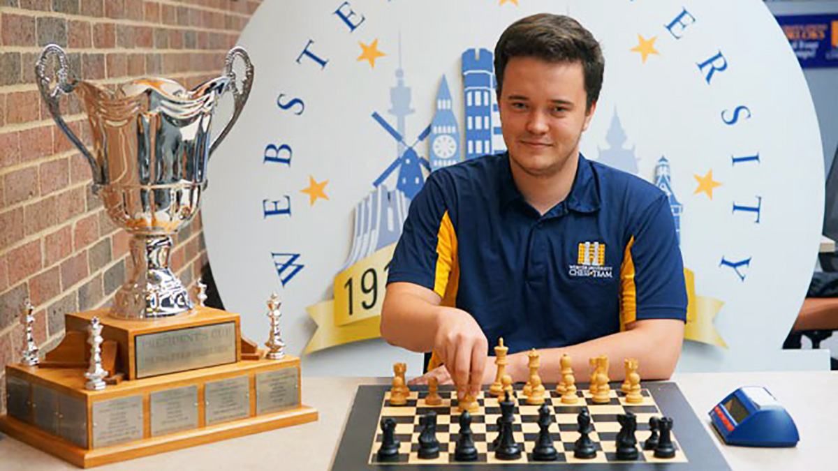 Гросмейстер Олександр Шиманов: "На топ-рівні грати і в покер, і в шахи під силу одиницям"