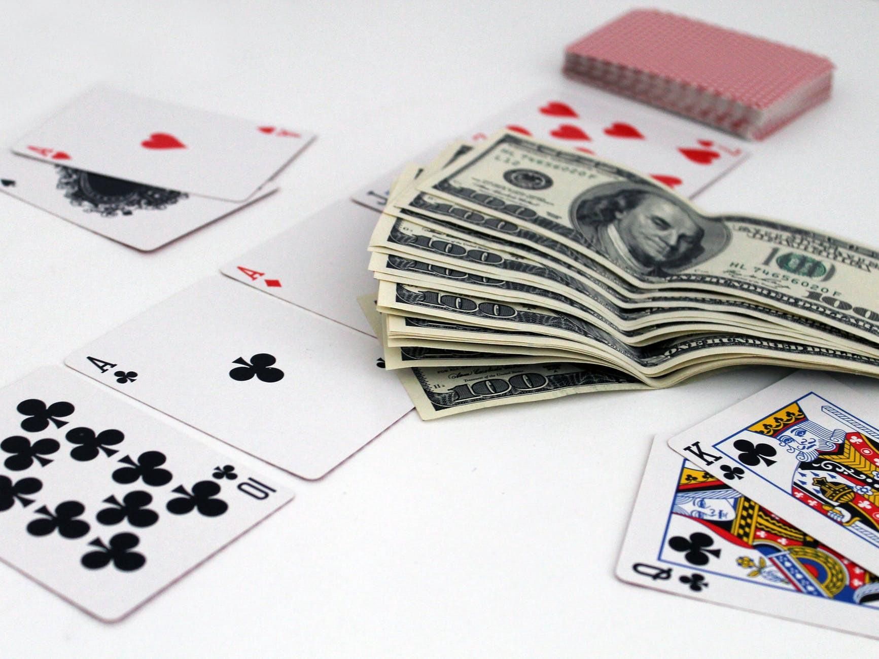 Американец заработал 737 тысяч долларов, раскрутившись почти с нуля в покерном турнире