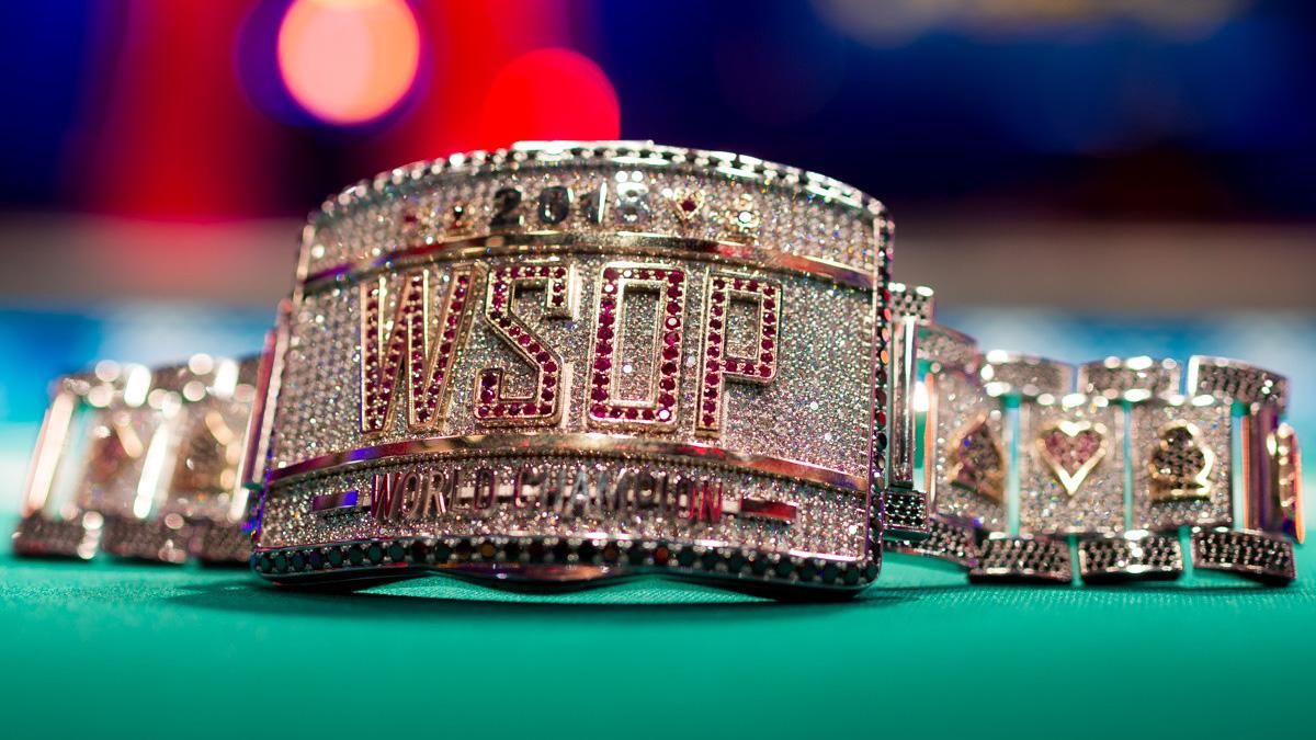 От серебряного кубка до ювелирного шедевра: эволюция наград на WSOP - Покер