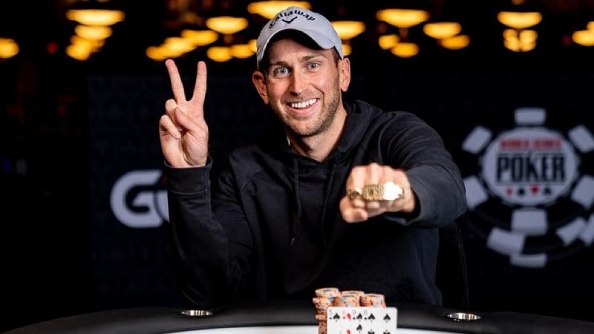 Успішний онлайн-гравець виграв золотий браслет WSOP на живий серії в Лас-Вегасі - Покер