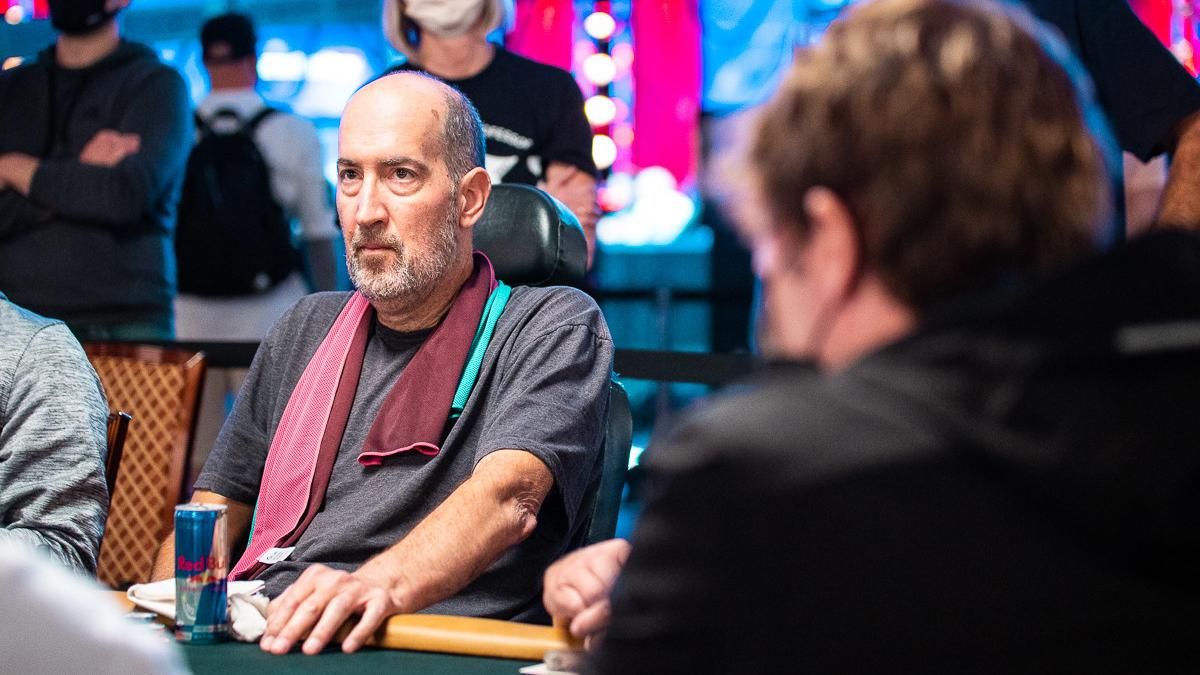 Американець із невиліковною хворобою грає у найпрестижнішому покерному турнірі
