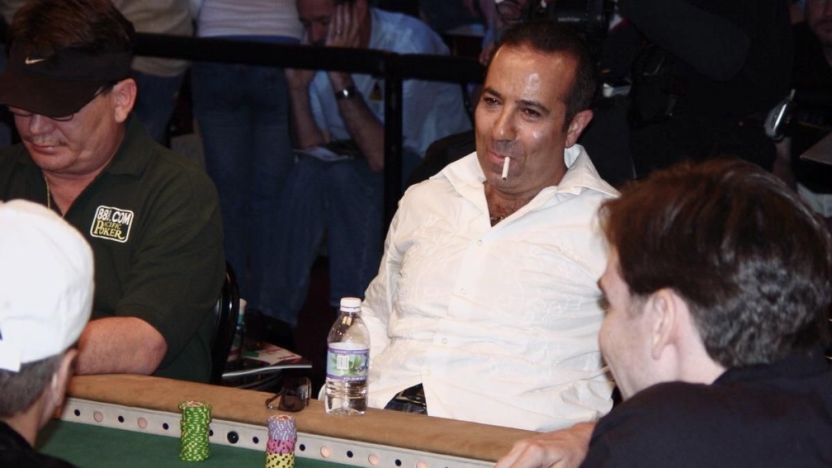 Покерные разборки: дилер напал на обладателя трех браслетов WSOP Сэма Фарху - Покер