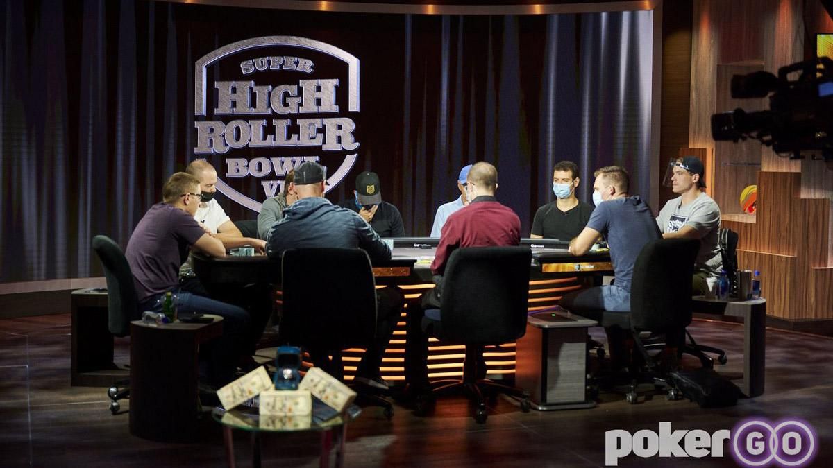 Покерных хайроллеров выгоняют из-за новогоднего стола: в Лас-Вегасе стартует живая серия - Покер