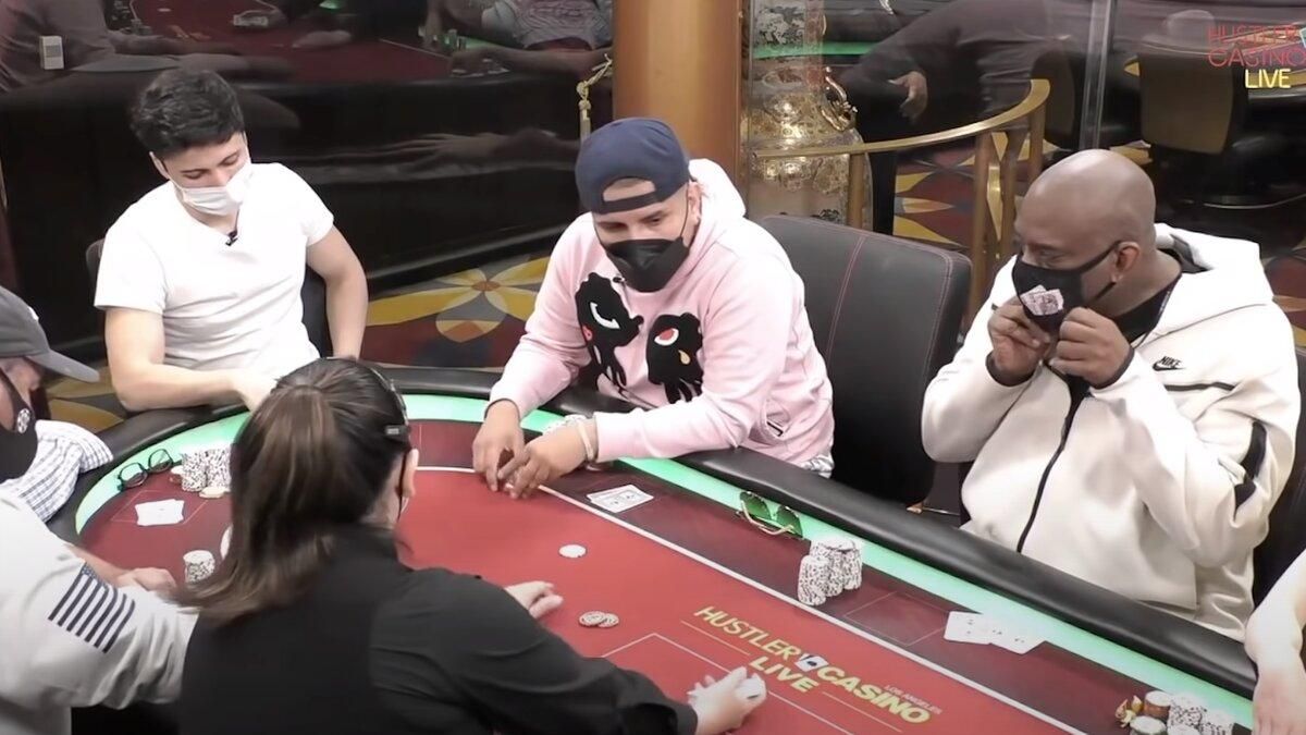 Сильно хотел победить: игрока забанили в казино за покерное читерство - Покер