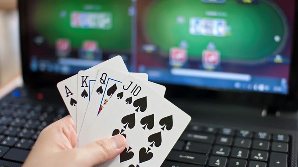 Двоє українців потрапили за фінальний стіл статусного покерного турніру