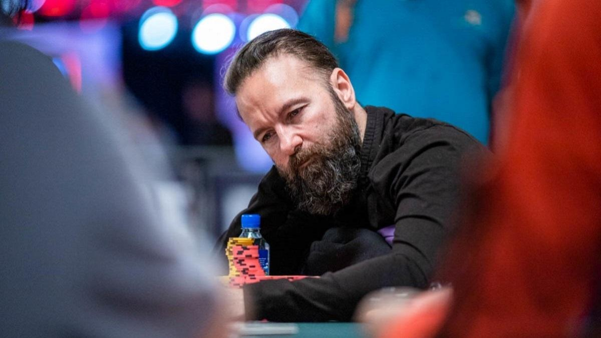 Скільки витрачає професійний покерист на WSOP  приклад Даніеля Негреану - Покер