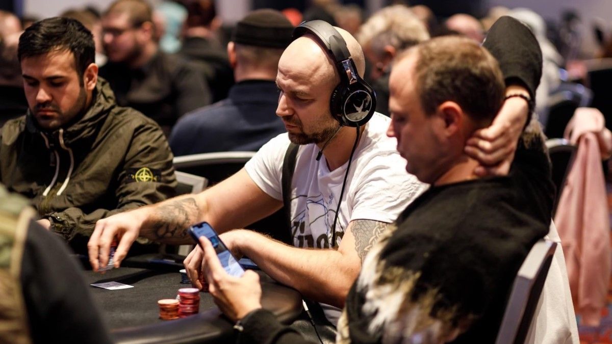 Українець Борис Рожановський претендував на чемпіонський перстень Світової серії покеру - Покер