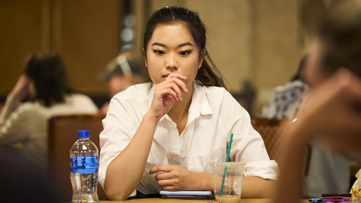 Чарівна китаянка Ціюй Чжоу  чемпіонка світу з шахів задумується над покерною кар'єрою - Покер