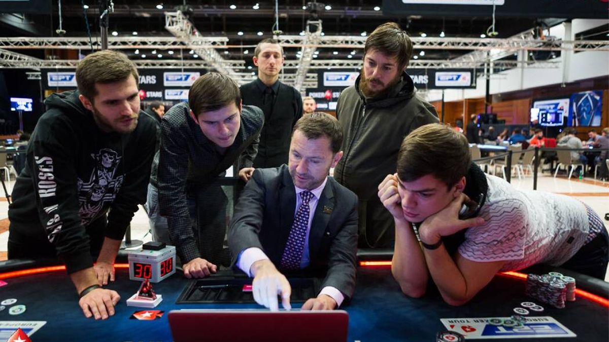 Такого ще не було  одразу 29 гравців уклали угоду в покерному турнірі - Покер
