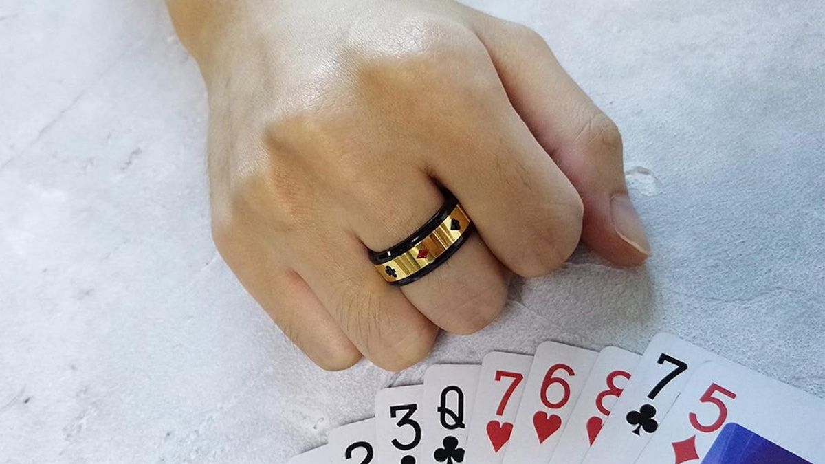 Она сказала "да": покерист признался дилерше на глазах у сотен игроков - видео - Покер