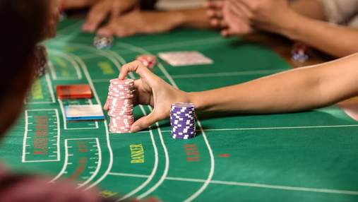 Поради професіонала: як не зганьбитися у першому офлайн-турнірі з покеру